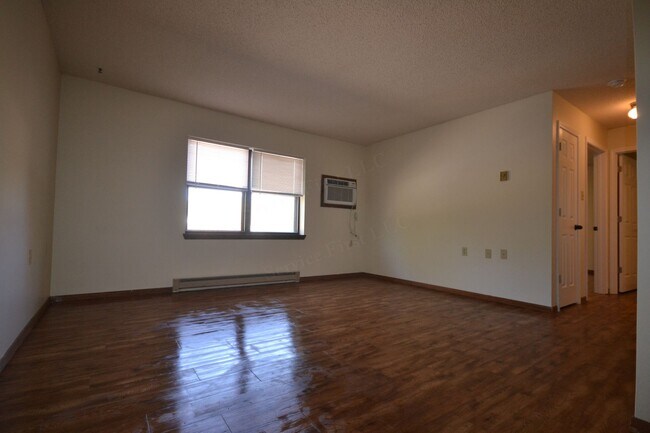 Building Photo - Warsaw Apartments