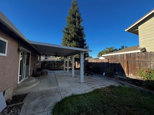 Building Photo - Beautiful Home in Southwest Woodland Cul-d...