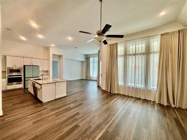 Building Photo - 808 Clear Spring Ln