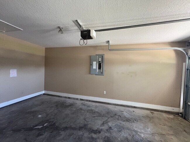 Building Photo - 120 Grandview Dr