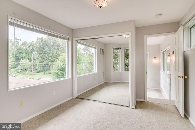 Building Photo - 6525 Byrnes Dr