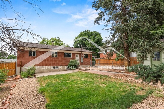 Building Photo - Spacious 4-Bed, 2-Bath Home with Finished ...