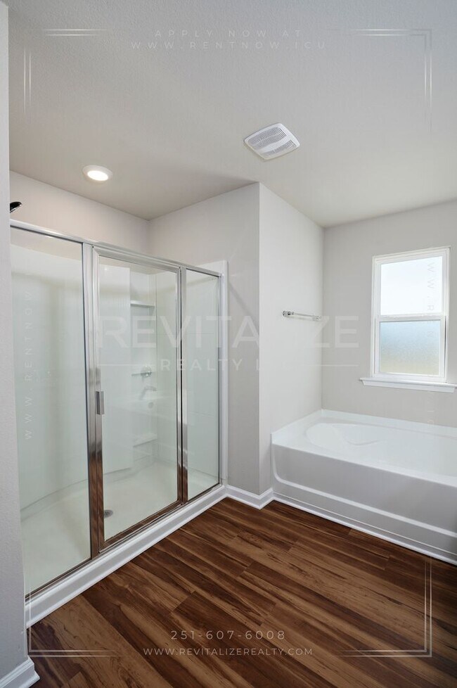 Building Photo - Beautiful 2-Story 5 BD 3 BA House in Spani...