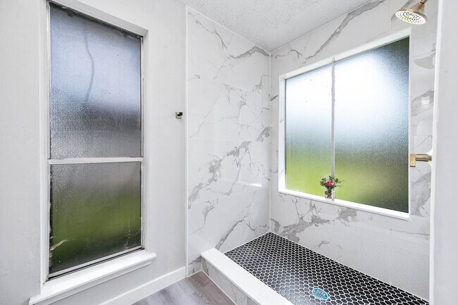 Building Photo - 8434 Quailcrest Dr