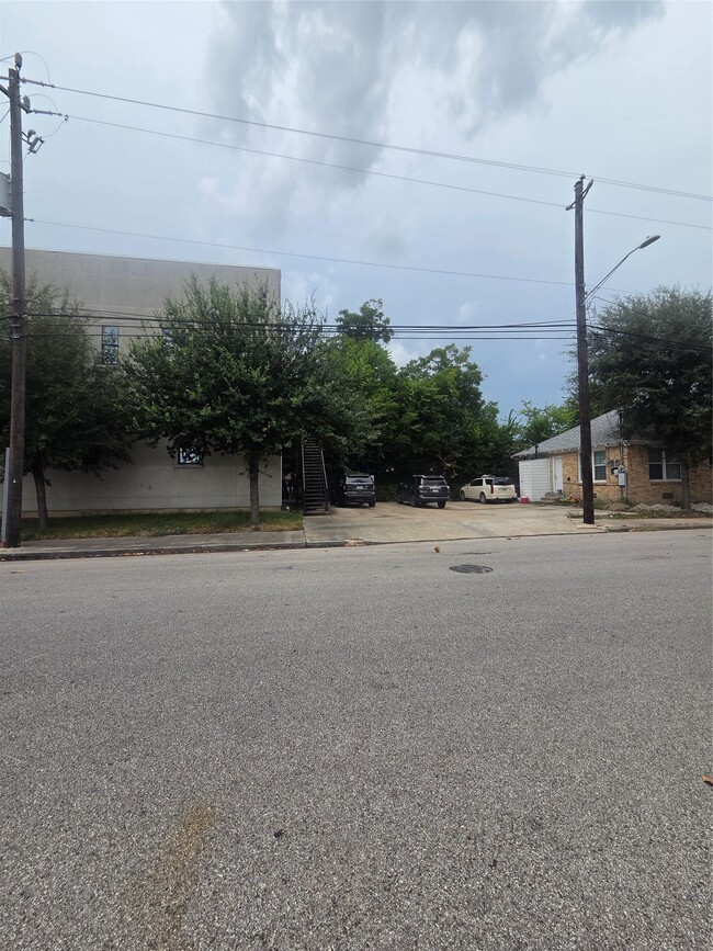 Building Photo - 5713 Gulf Fwy