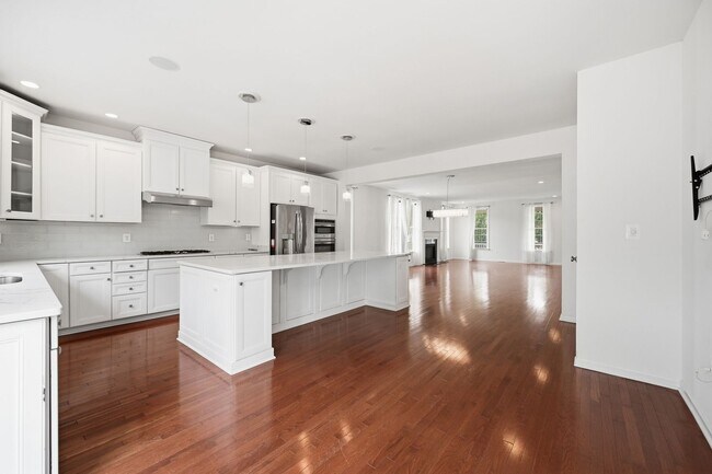 Building Photo - 24267 Purple Finch Dr