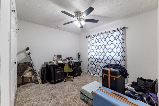 Building Photo - 916 Clover Hill Ln