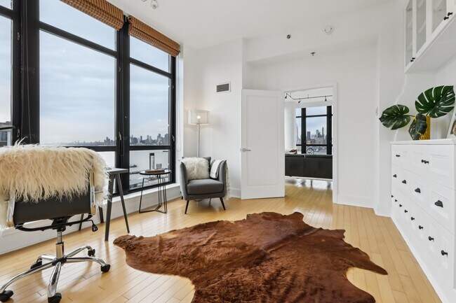 Building Photo - 1025 Maxwell Ln