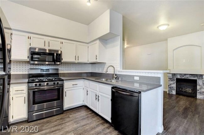 Building Photo - Gorgeous 2bedoom condo ready for immediate move-in!