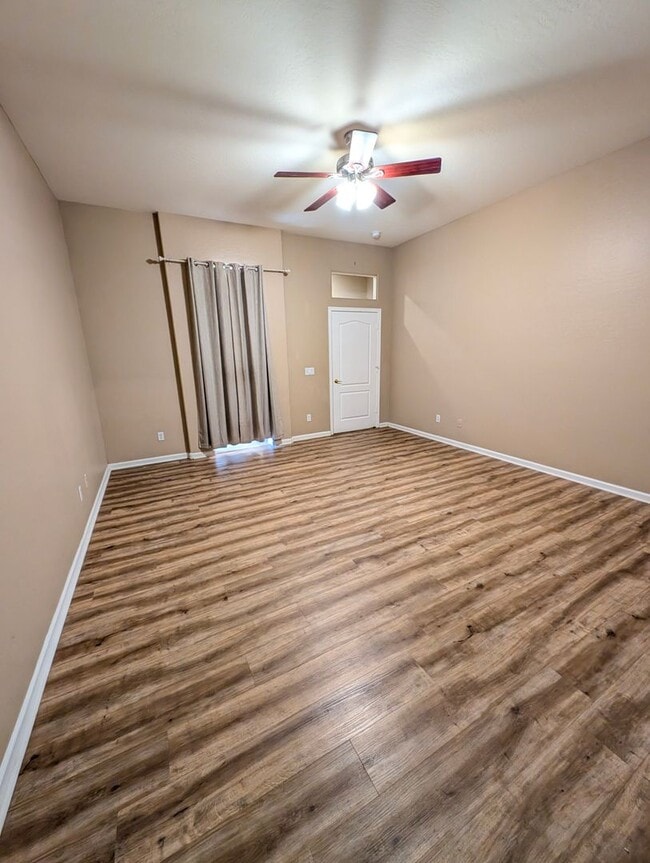 Building Photo - AVAILABLE NOW IN HIGLEY GROVES!!!!