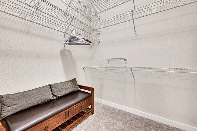 Building Photo - Immaculate, Fully Furnished  1-Bed 1-Bath Condo- Available Now!