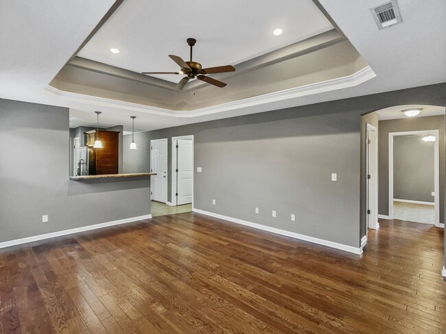 Building Photo - Available August 6th!!! Recently Updated 3...