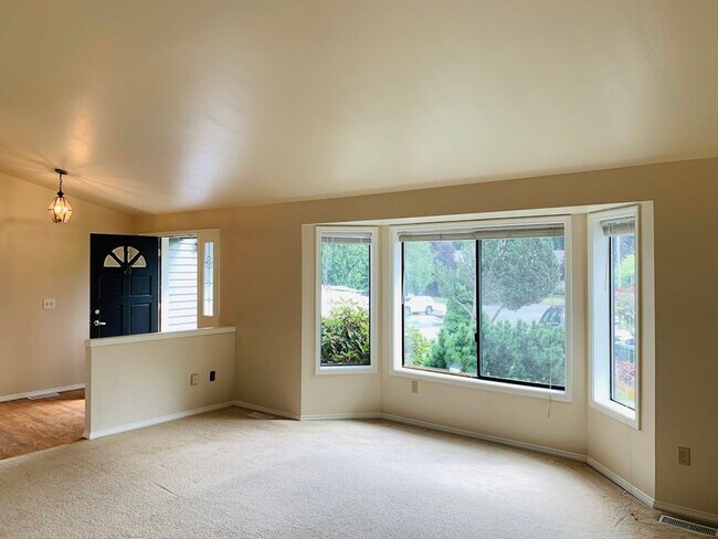 Building Photo - Issaquah 4 bd 3 bath single family house f...