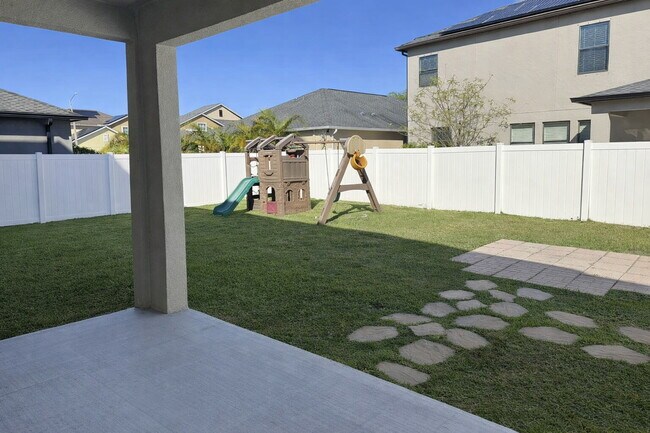 Building Photo - "Spacious 4-Bedroom Oasis with Modern Granite Touches in Land O' Lakes!"