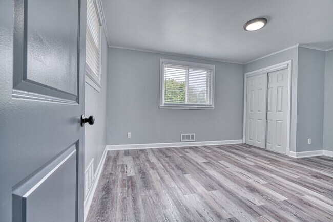 Building Photo - 2236 Searles Rd