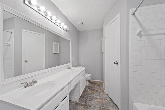 Building Photo - 22101 Moss Falls Ln
