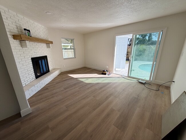 Building Photo - 725 Merrimac Dr