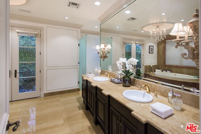 Building Photo - 3016 Elvido Dr