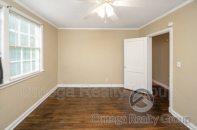Building Photo - 1020 Pershing St