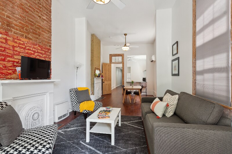 Building Photo - 927 Bordeaux St