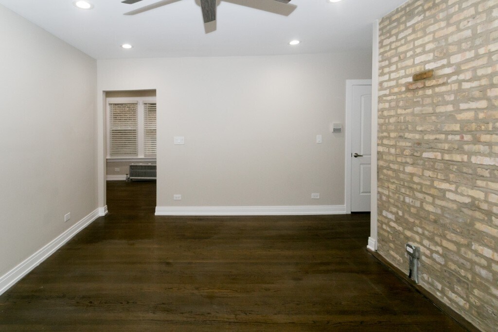 Building Photo - 1432 W Farragut Ave
