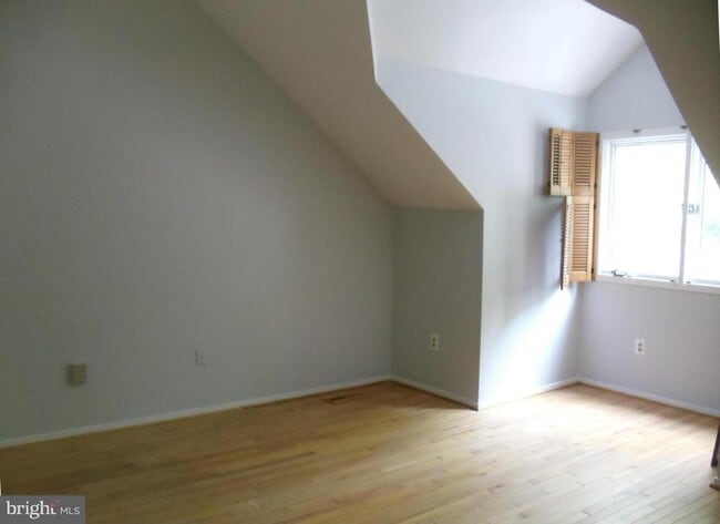 Building Photo - 308 Loudoun St SW