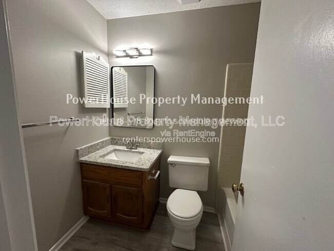 Building Photo - 115 Yately Ct
