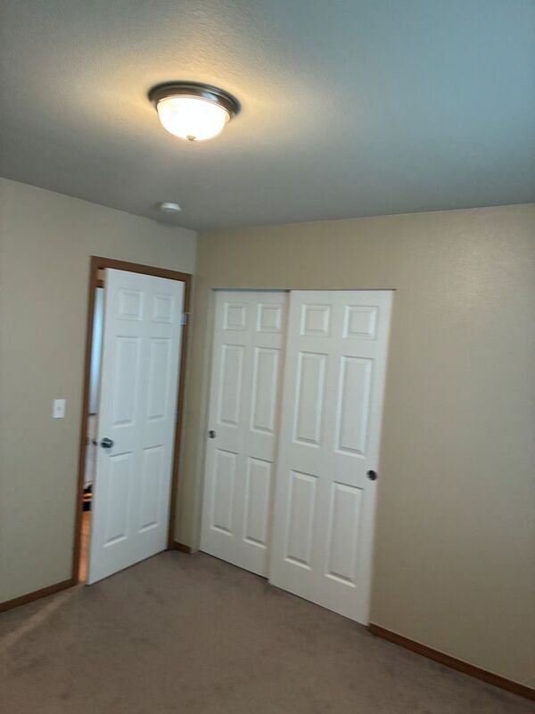 Building Photo - 292 Klinger St