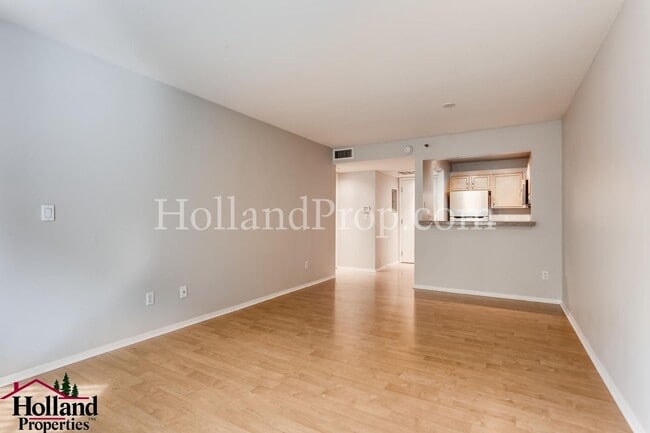 Building Photo - Modern 2-Bedroom Apartment in the Heart of Downtown NEW SUPER PRICE at $1,795!
