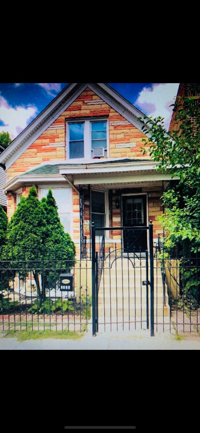 Primary Photo - 1356 N Lawndale Ave