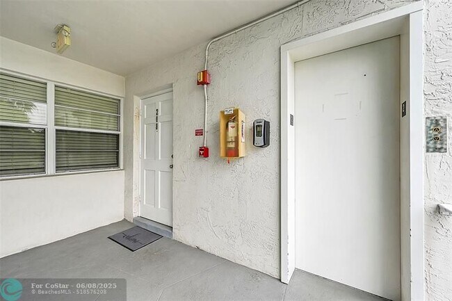 Building Photo - 2715 NE 49th St