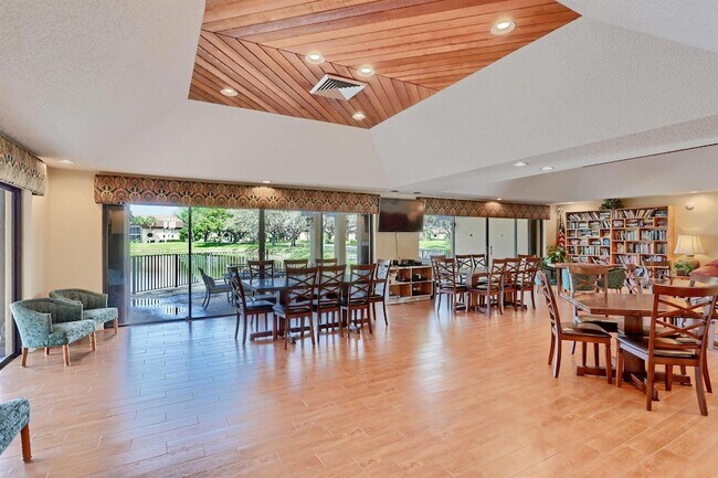 Building Photo - 5390 Woodland Lakes Dr