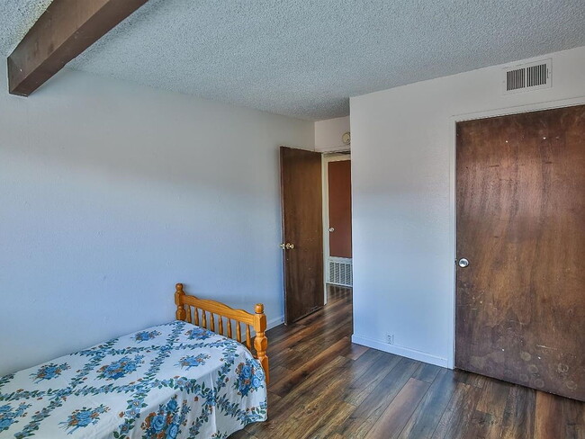 Building Photo - "Charming 3-Bedroom Home with Granite Touc...