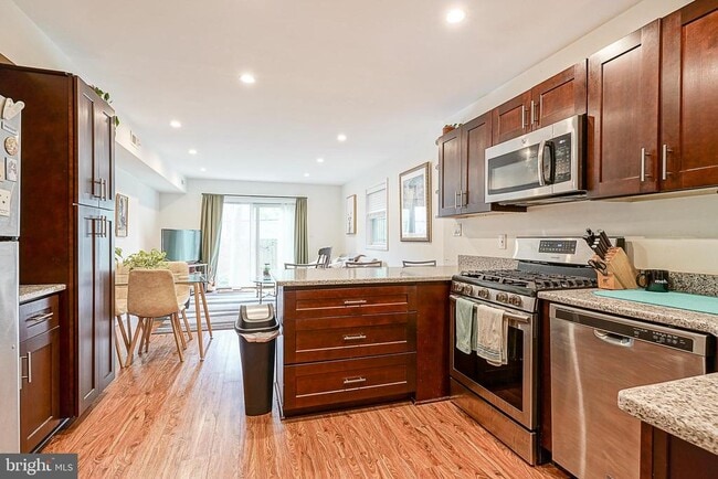 Building Photo - 1926 Bainbridge St