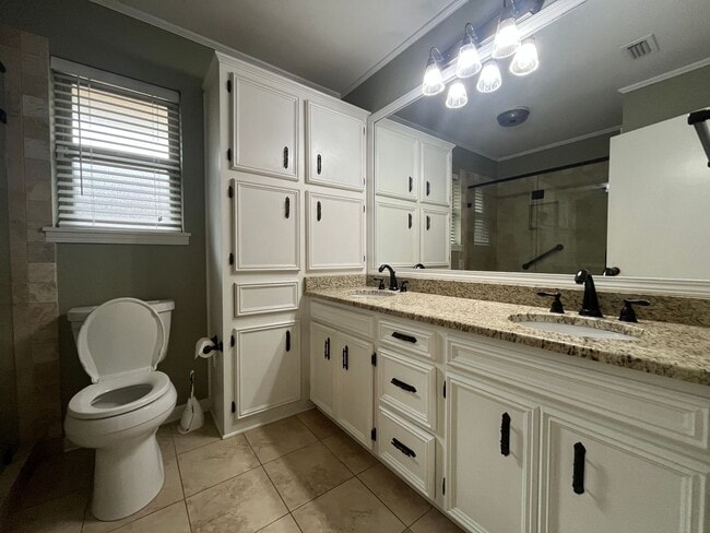 Building Photo - 617 Turtle Creek Dr