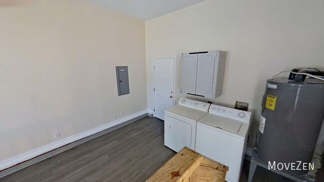 Building Photo - 903 Balfoure Dr