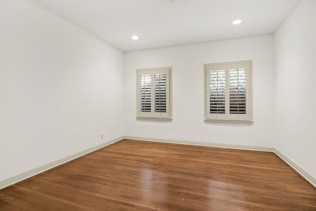 Building Photo - 123 N La Jolla Ave