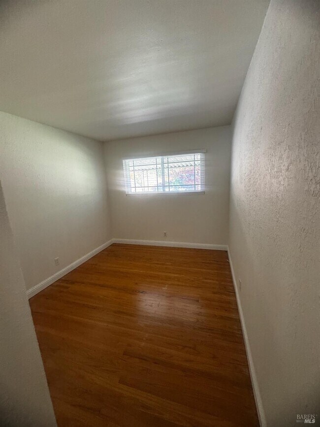 Building Photo - 543 Silver Dr