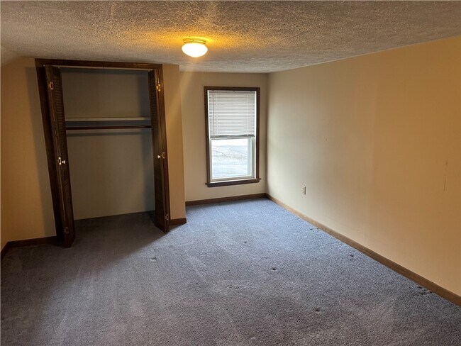 Building Photo - 1872 Miles St