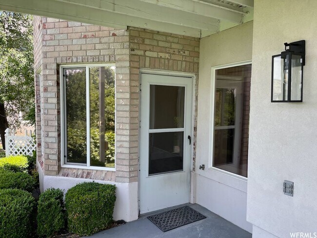 Building Photo - 4100 Sqft Gorgeous Home with Amazing Temple and Valley Views