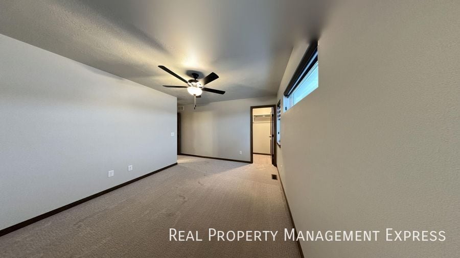 Building Photo - Modern Luxury: 3BR Townhome with Stylish F...