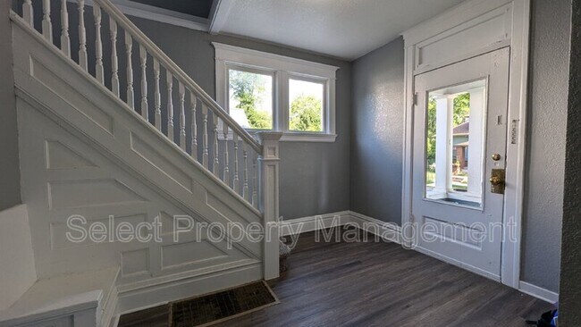 Building Photo - 1115 Maple Ave
