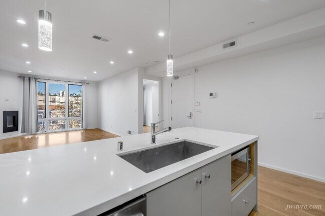 Building Photo - 1280 Hampshire St