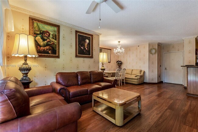 Building Photo - 19601 E Country Club Dr