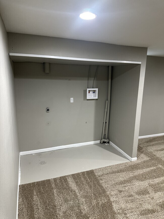 Building Photo - 602 Sara St