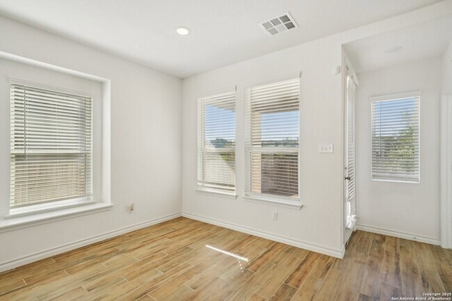 Building Photo - 10833 Coppola