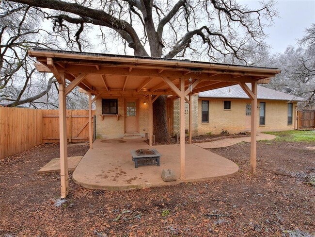 Building Photo - 2407 Versailles Dr