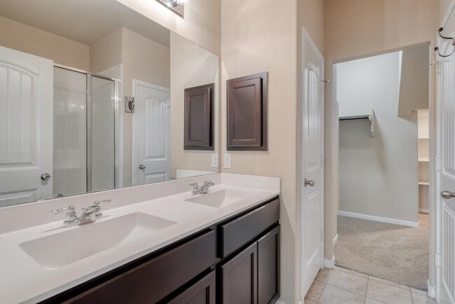 Building Photo - 2880 Donnell Dr