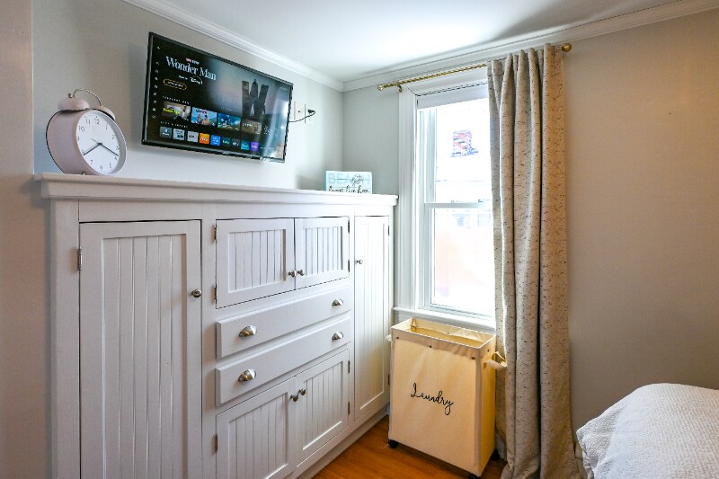 Building Photo - 8 Pine Tree Ave