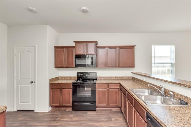 Building Photo - 718 Crystal Lakes Dr